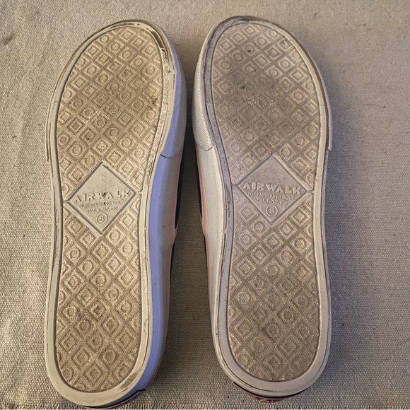 Airwalk Womens slip on show.  Used but Great condition.  SZ 8 - Picture 5 of 5
